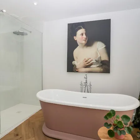 Penny Bridge House * אולברסטון