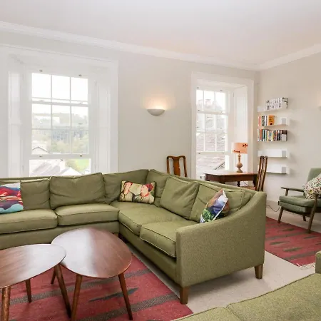 Penny Bridge House אולברסטון