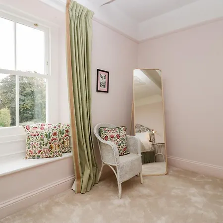 Penny Bridge House אולברסטון