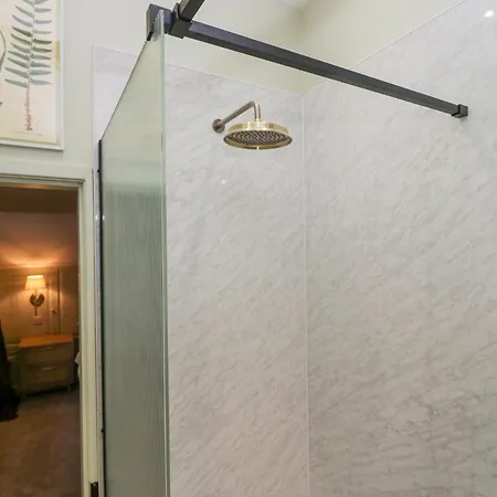 Penny Bridge House * אולברסטון