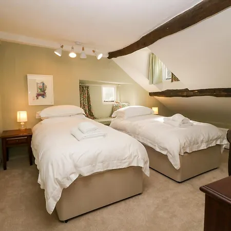 Penny Bridge House אולברסטון