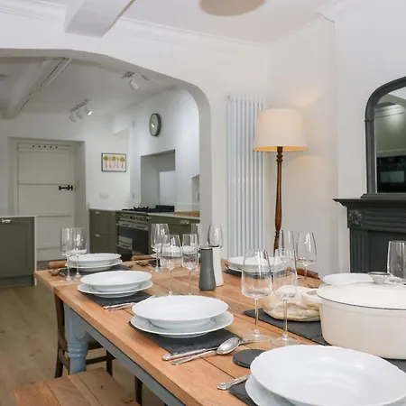 Сasa de vacaciones Penny Bridge House